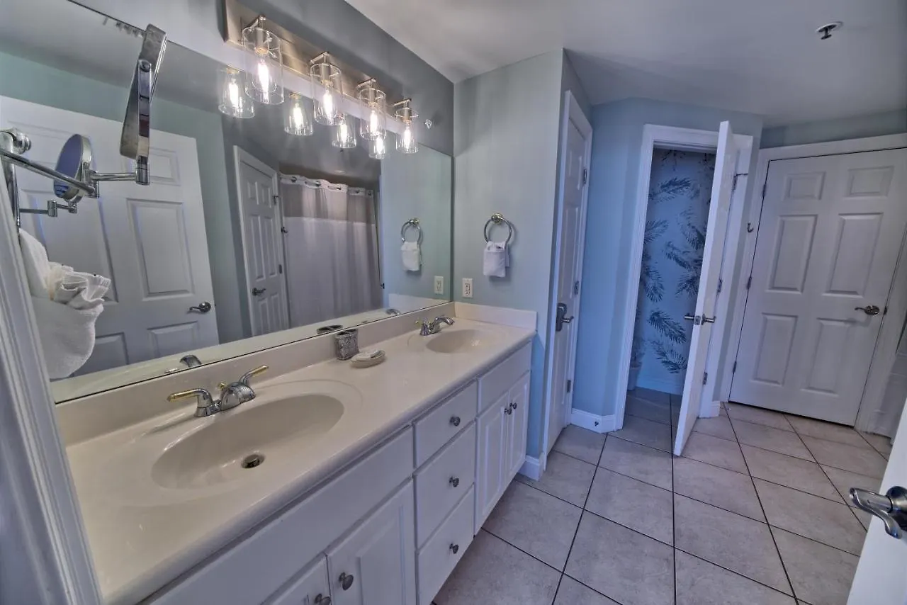 Cozy Oceanfront Condo With Beachside Pool - Unit 1602 Panama City Beach