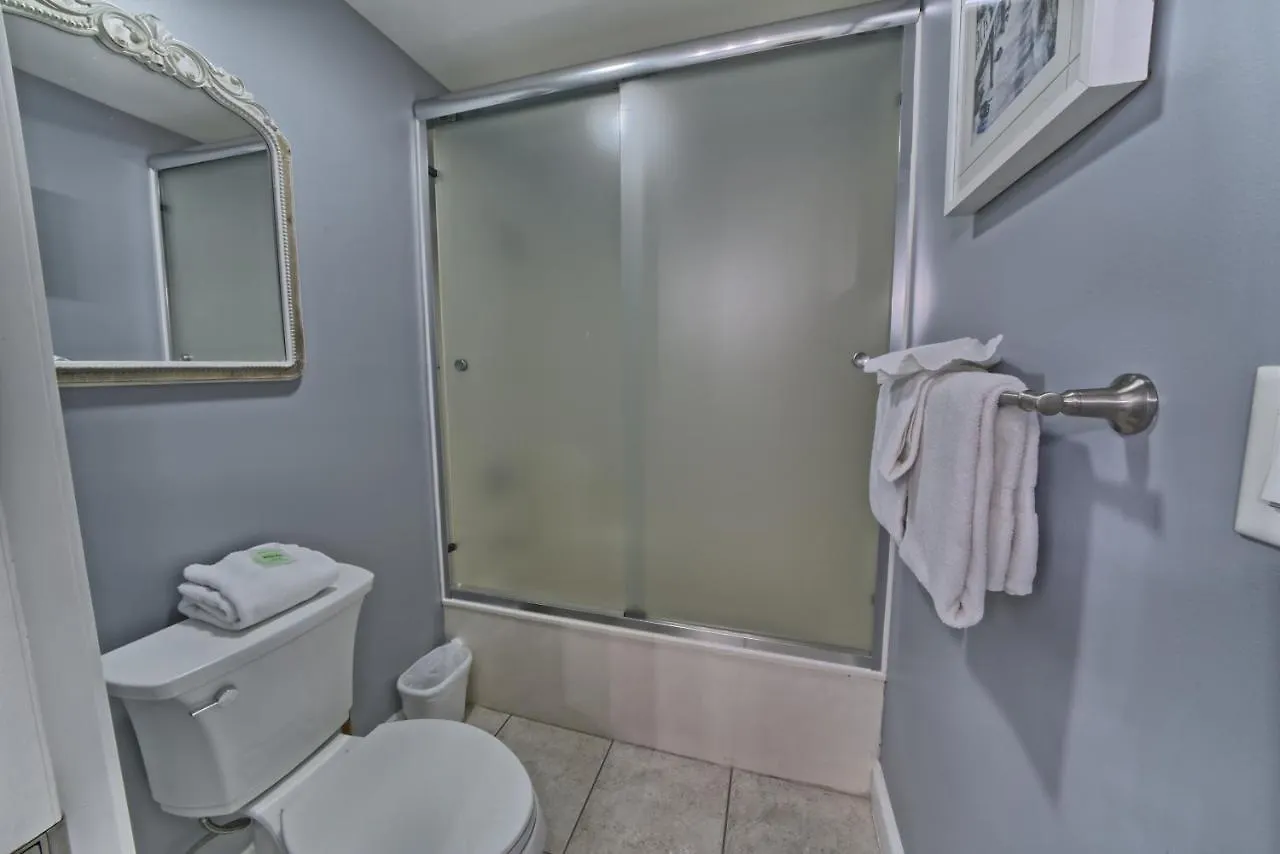 Cozy Oceanfront Condo With Beachside Pool - Unit 1602 Panama City Beach 0*,